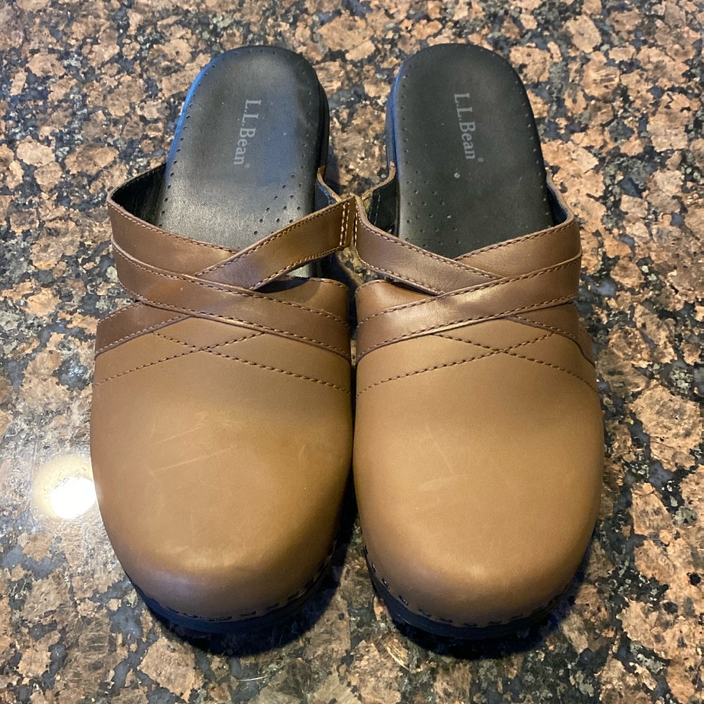 Women’s L.L. Bean slide on clogs. Brand new, never worn! Size 40.